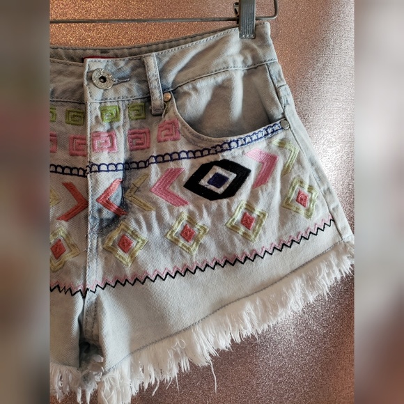 Body Central Embroidered Distresed Jean Shorts - Picture 2 of 8